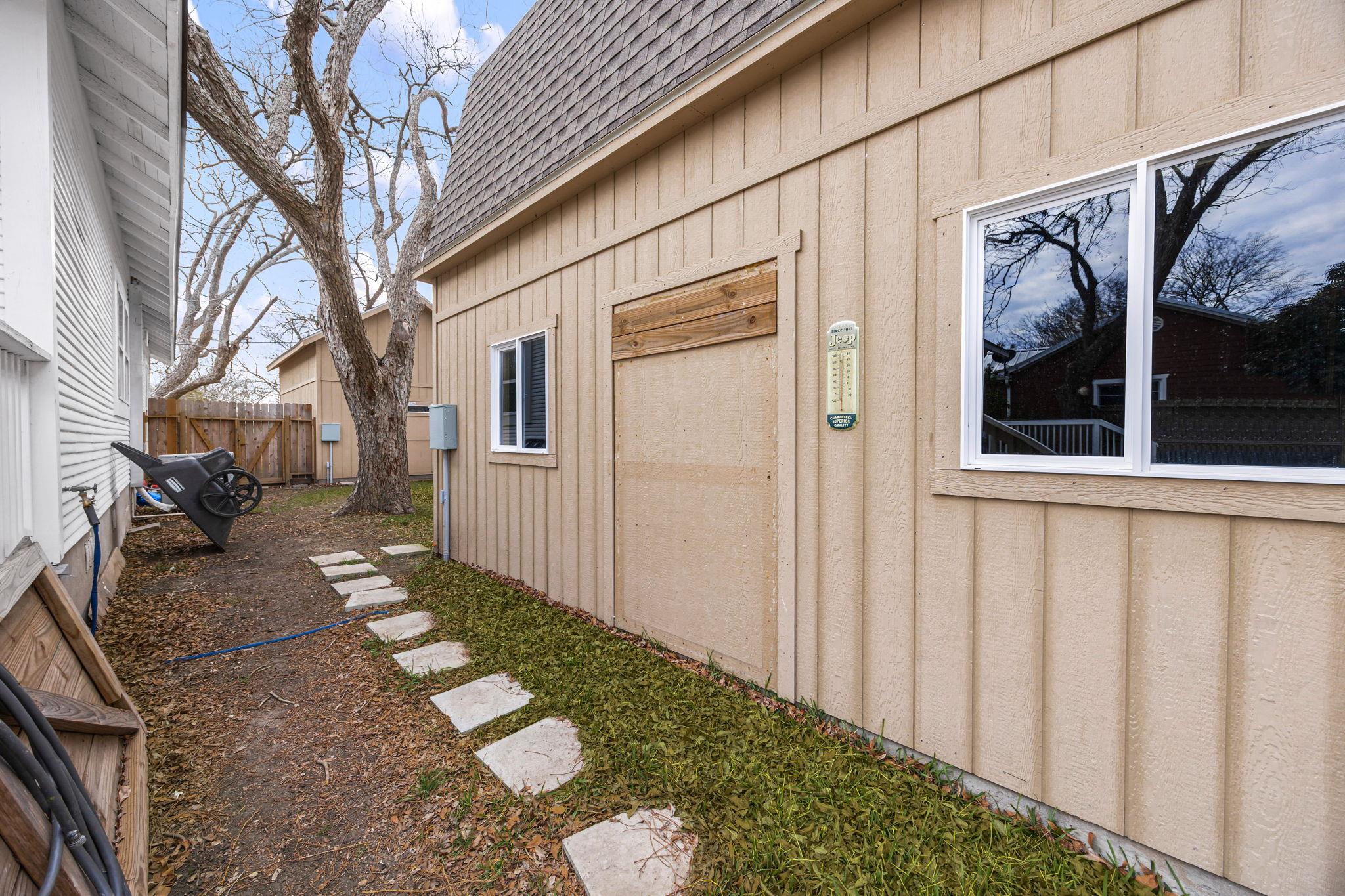 218 S Rio Grande St, Lockhart, TX 78644