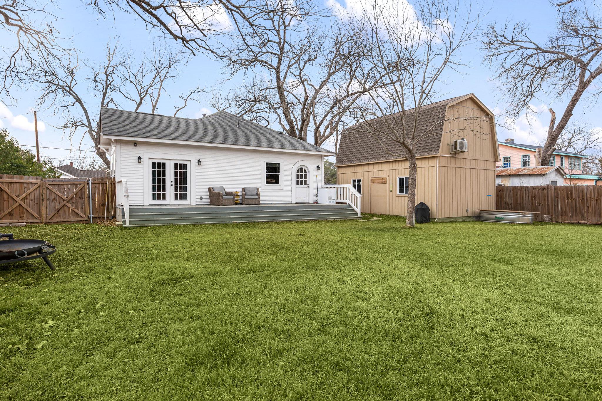 218 S Rio Grande St, Lockhart, TX 78644