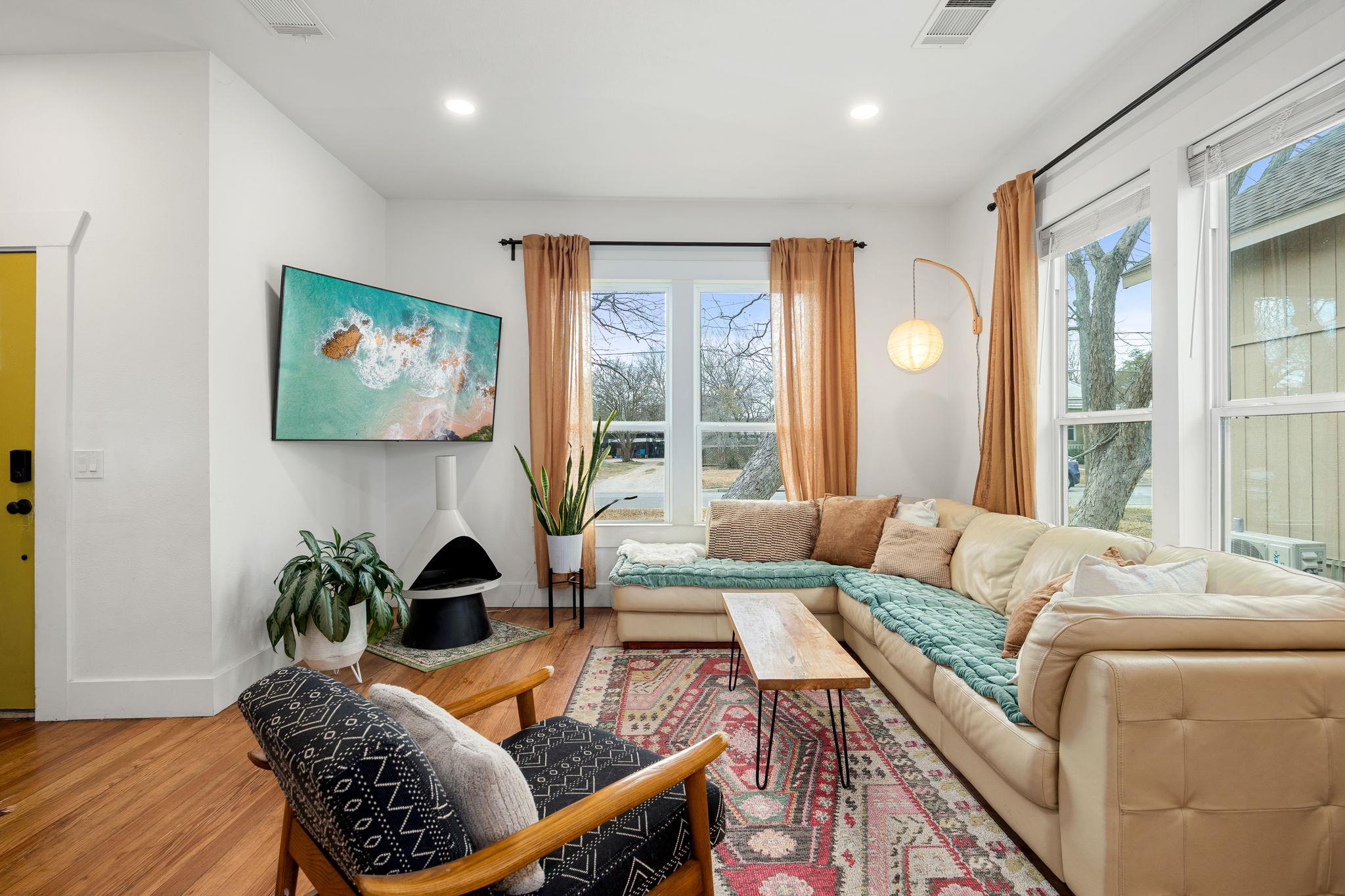 218 S Rio Grande St, Lockhart, TX 78644