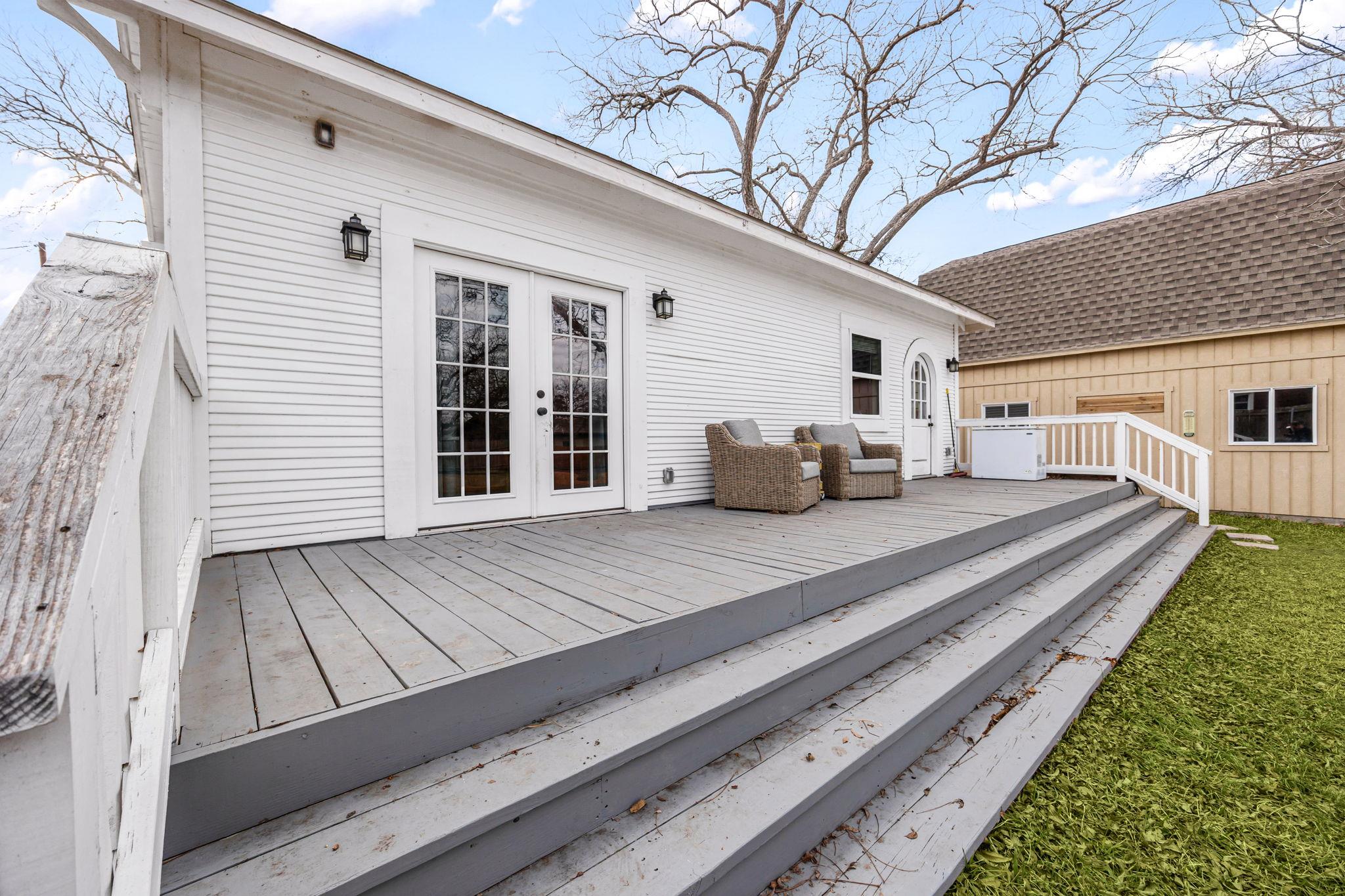 218 S Rio Grande St, Lockhart, TX 78644