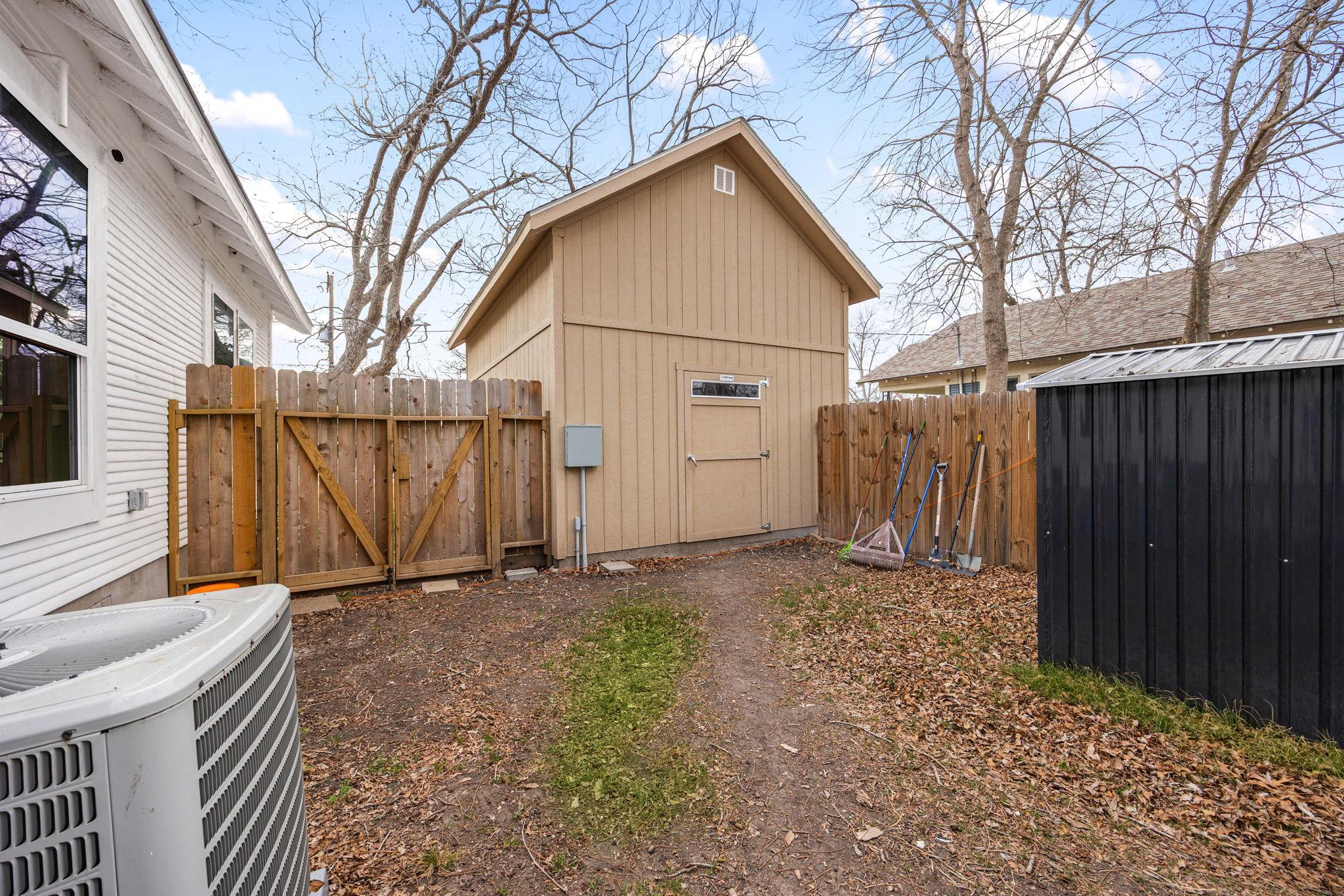 218 S Rio Grande St, Lockhart, TX 78644