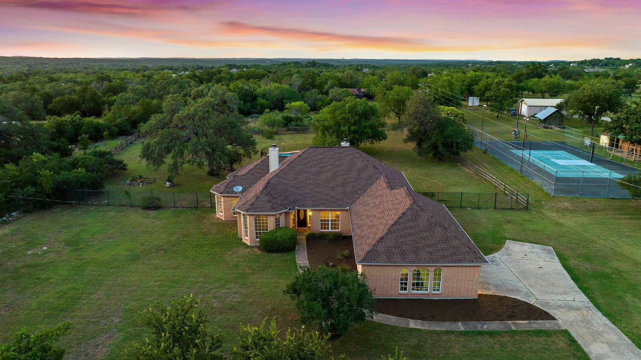 320 Woodland Oaks Trl, Buda, TX 78610