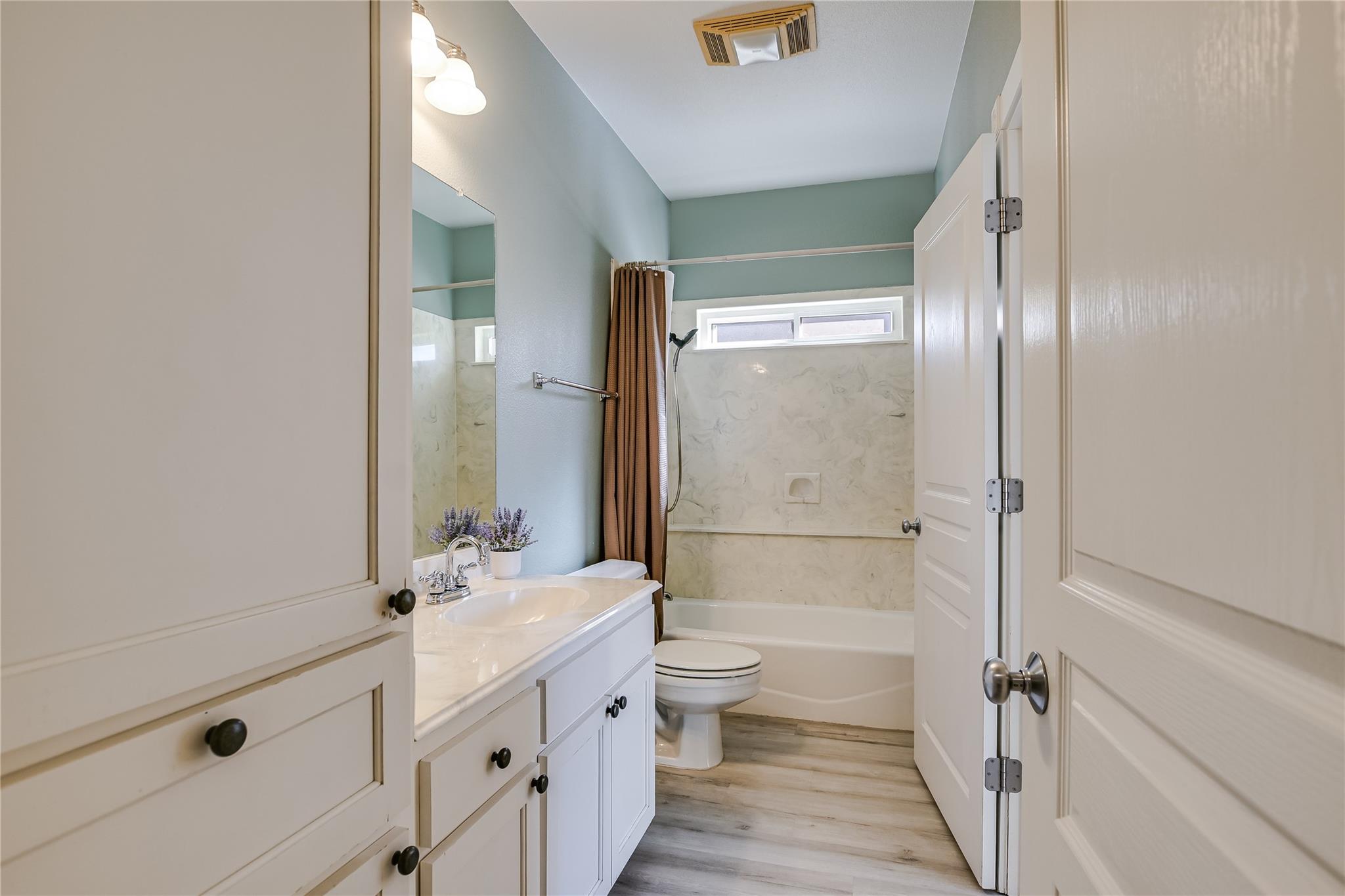 945 Wesley Ridge Dr, Spicewood, TX 78669