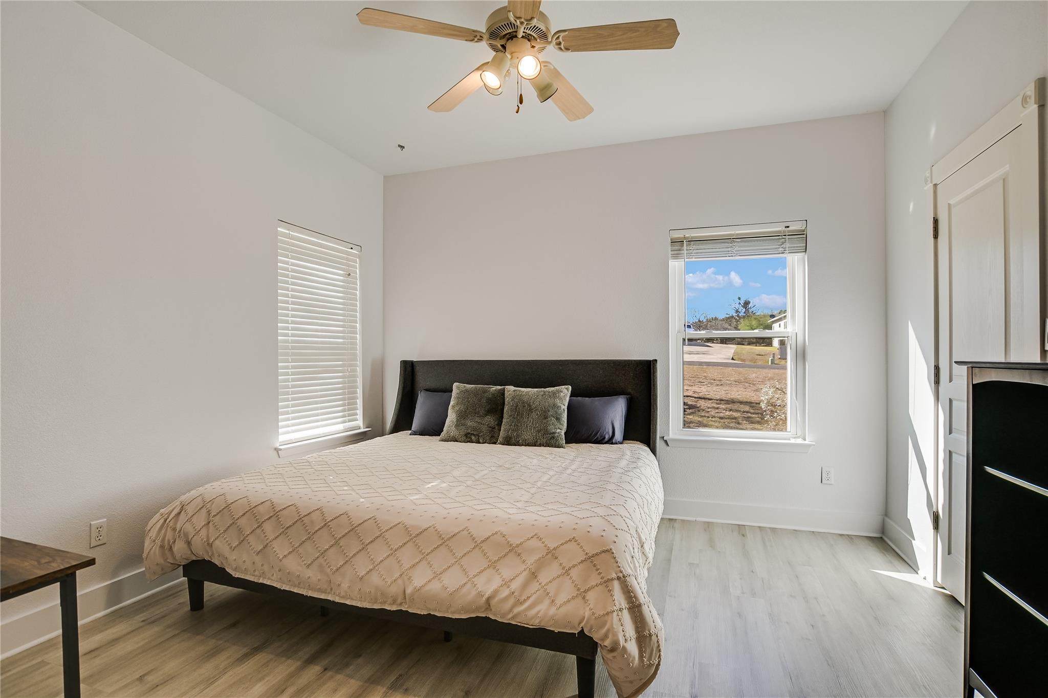 945 Wesley Ridge Dr, Spicewood, TX 78669