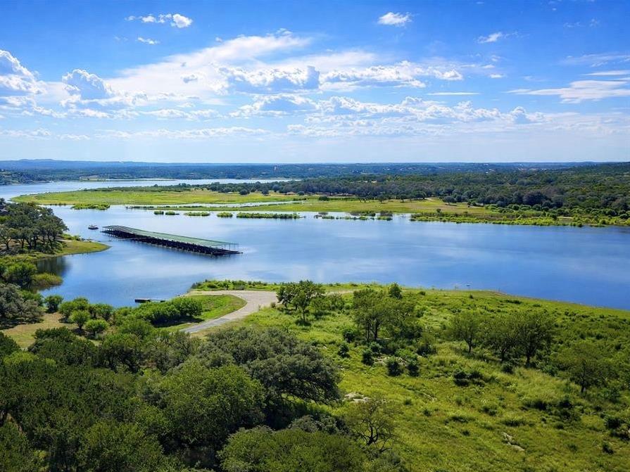 945 Wesley Ridge Dr, Spicewood, TX 78669