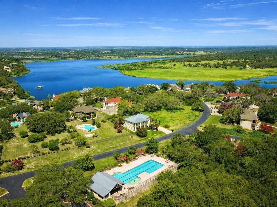 945 Wesley Ridge Dr, Spicewood, TX 78669