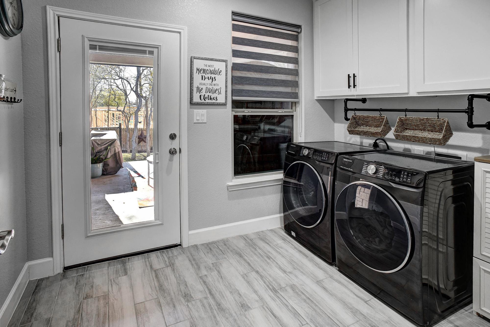 160 Nuuanu Ln, Bastrop, TX 78602