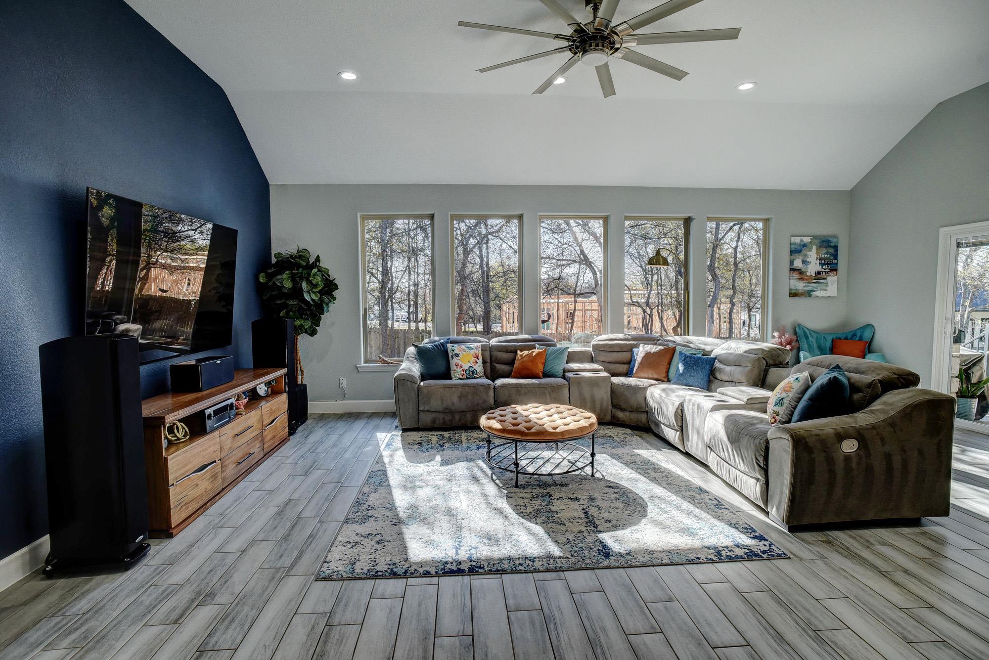 160 Nuuanu Ln, Bastrop, TX 78602