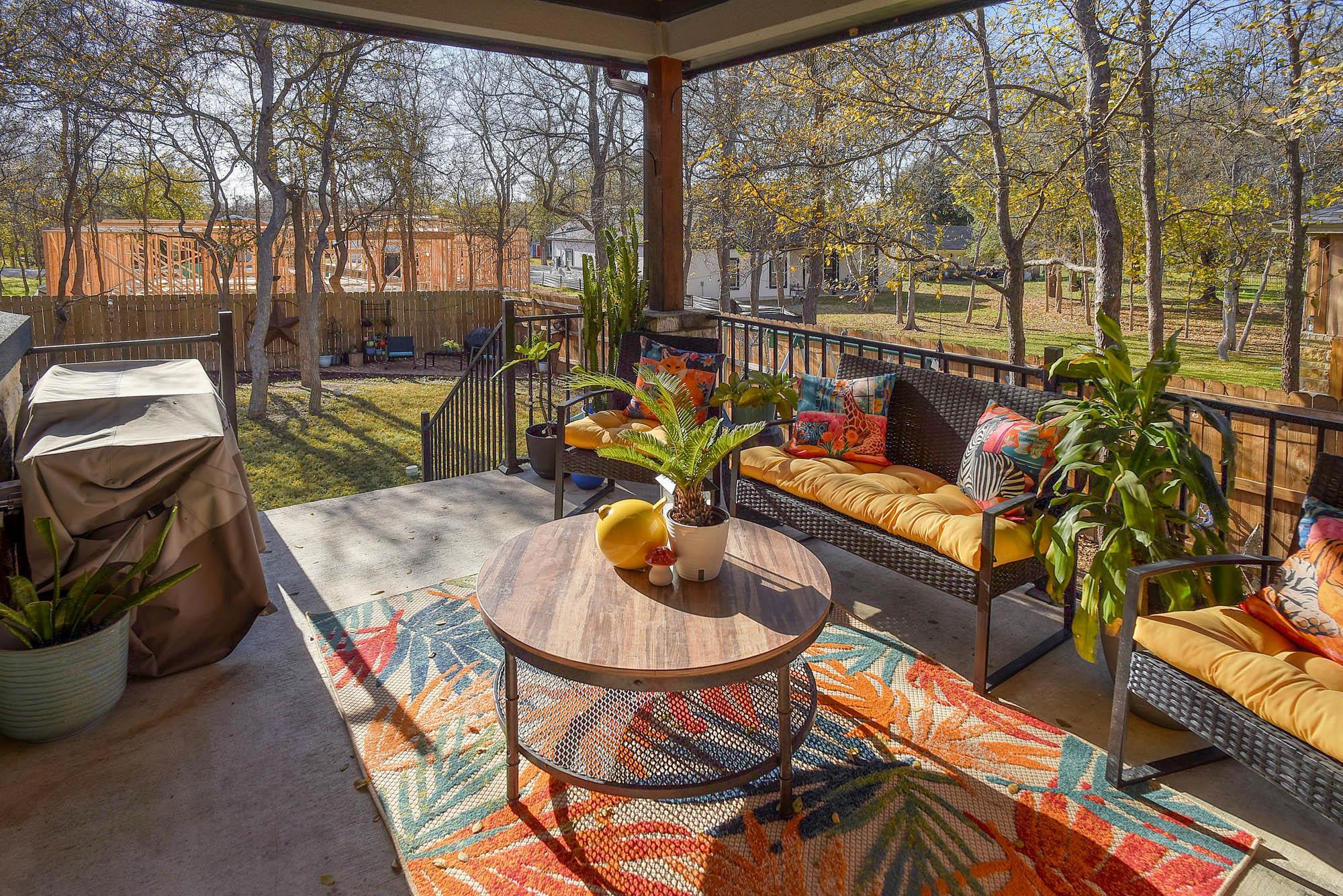 160 Nuuanu Ln, Bastrop, TX 78602