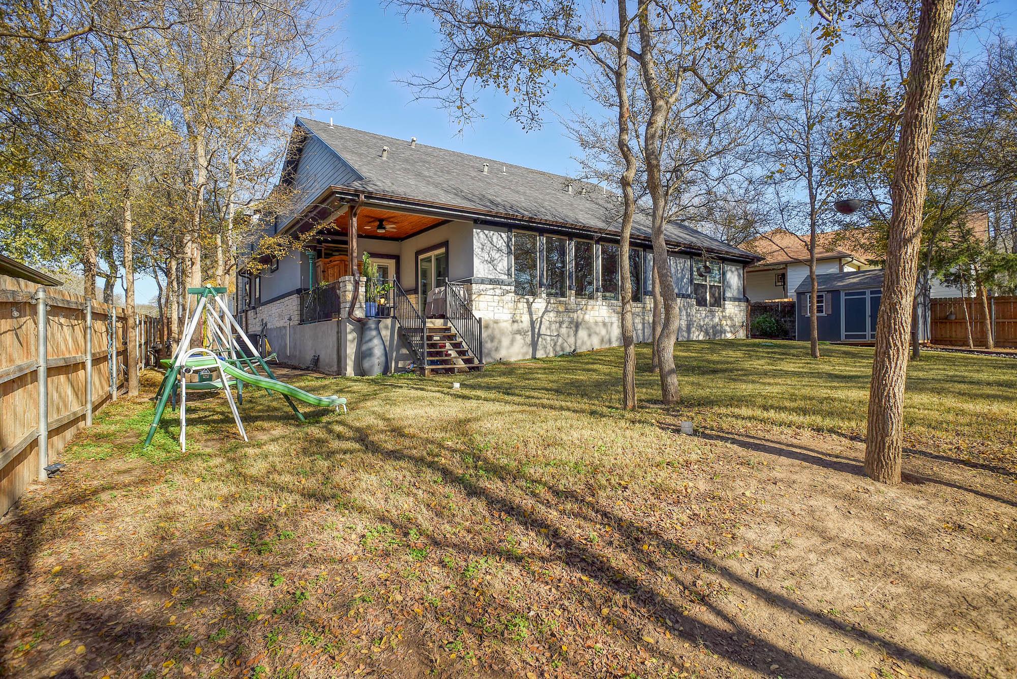 160 Nuuanu Ln, Bastrop, TX 78602