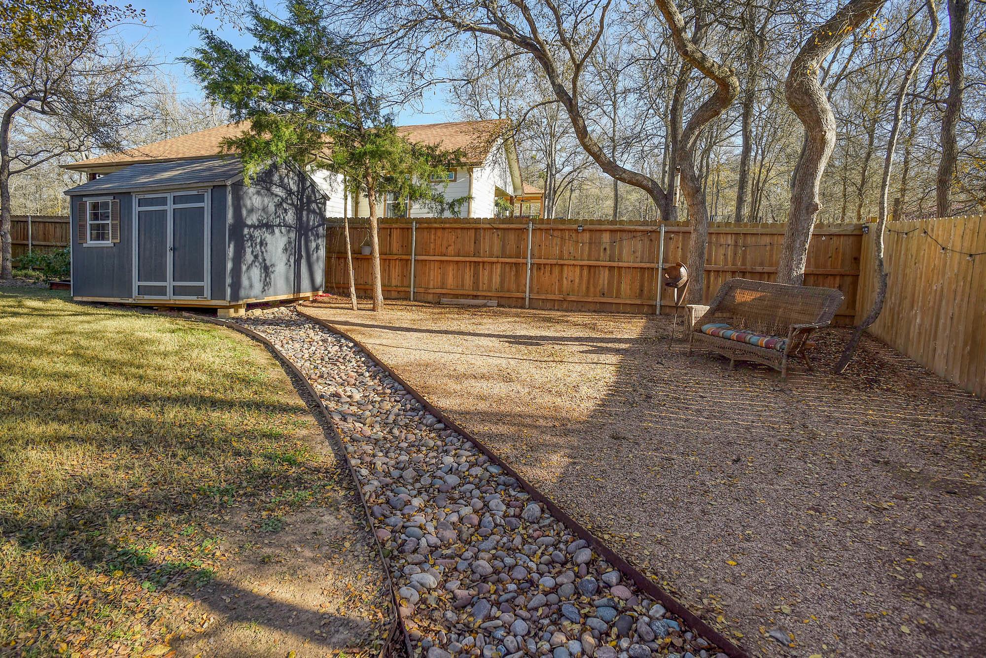 160 Nuuanu Ln, Bastrop, TX 78602