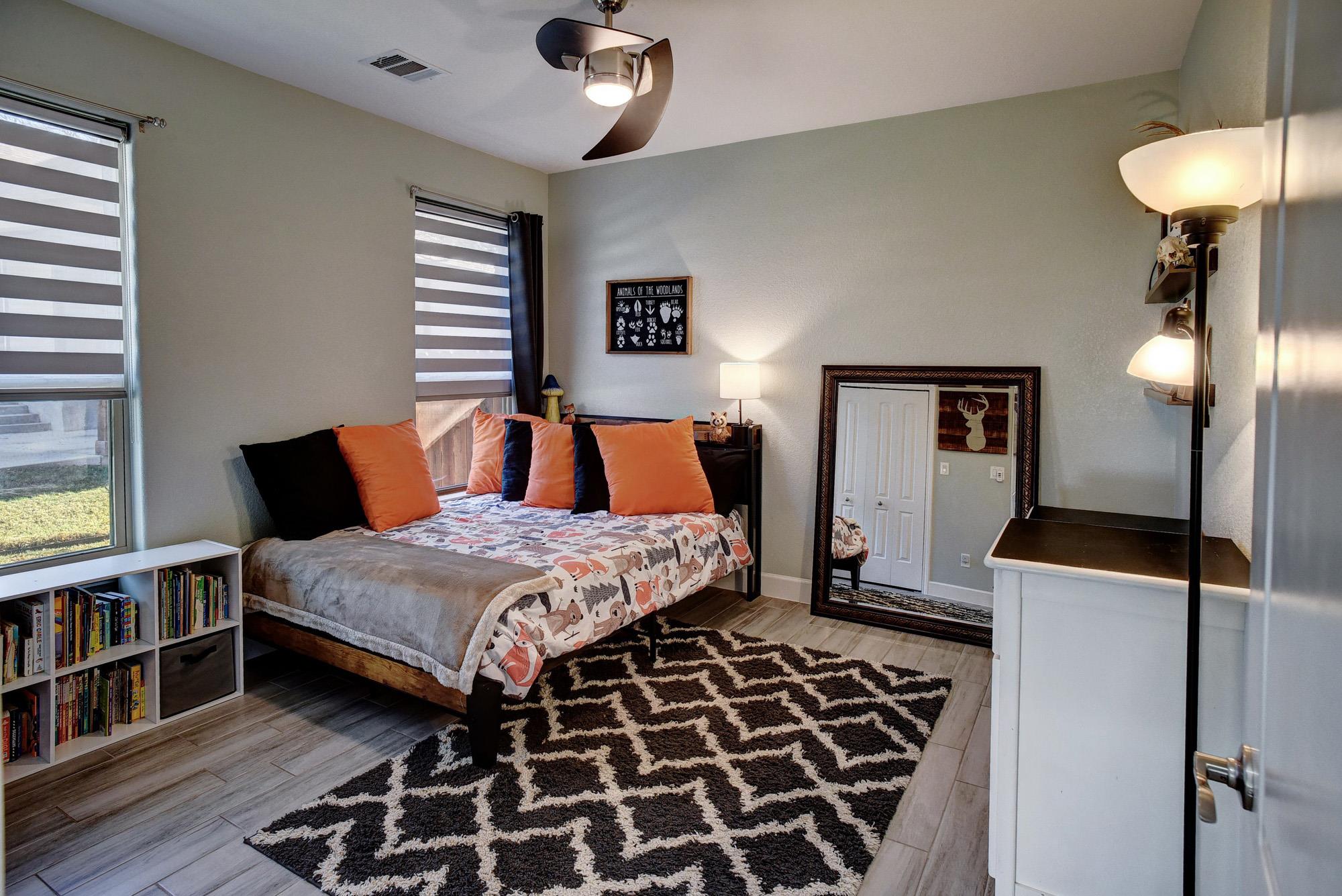 160 Nuuanu Ln, Bastrop, TX 78602