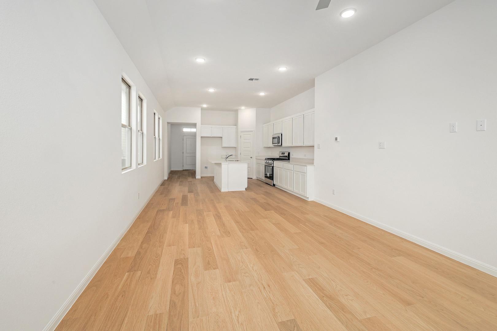 445 Lucky Ave, Elgin, TX 78621