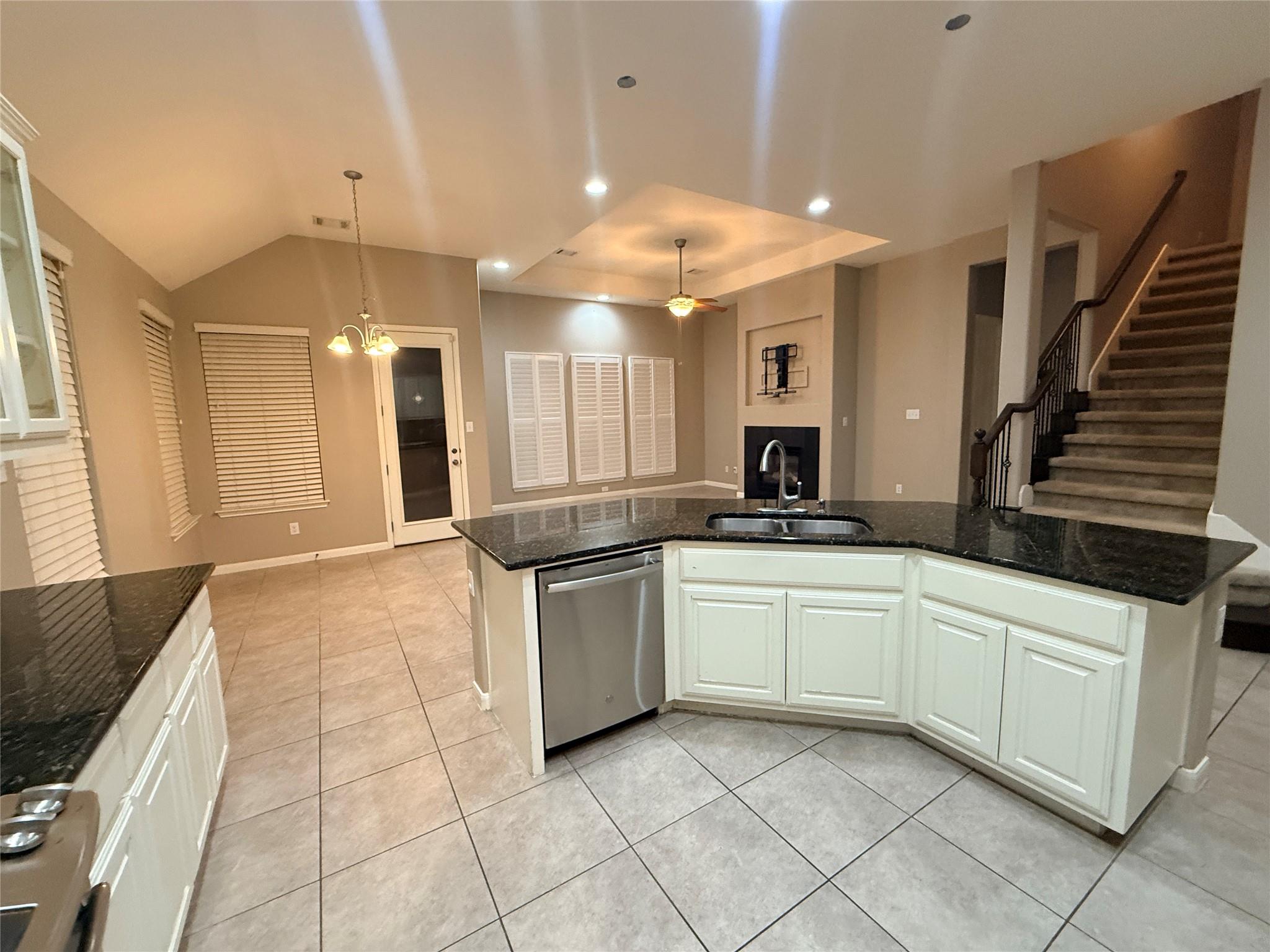 112 E Adelanta Pl, Round Rock, TX 78681