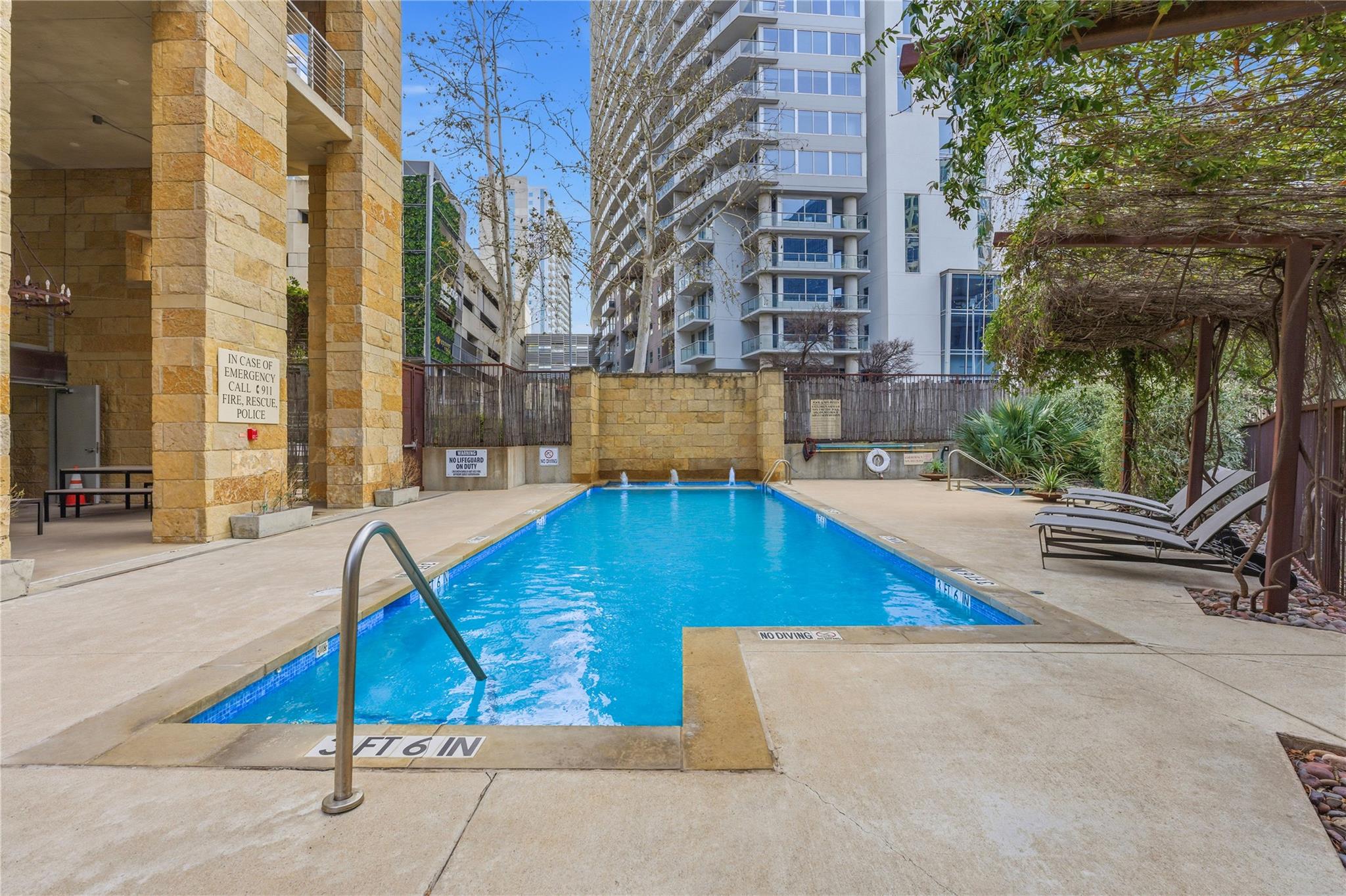 800 W 5th St # 1001, Austin, TX 78703