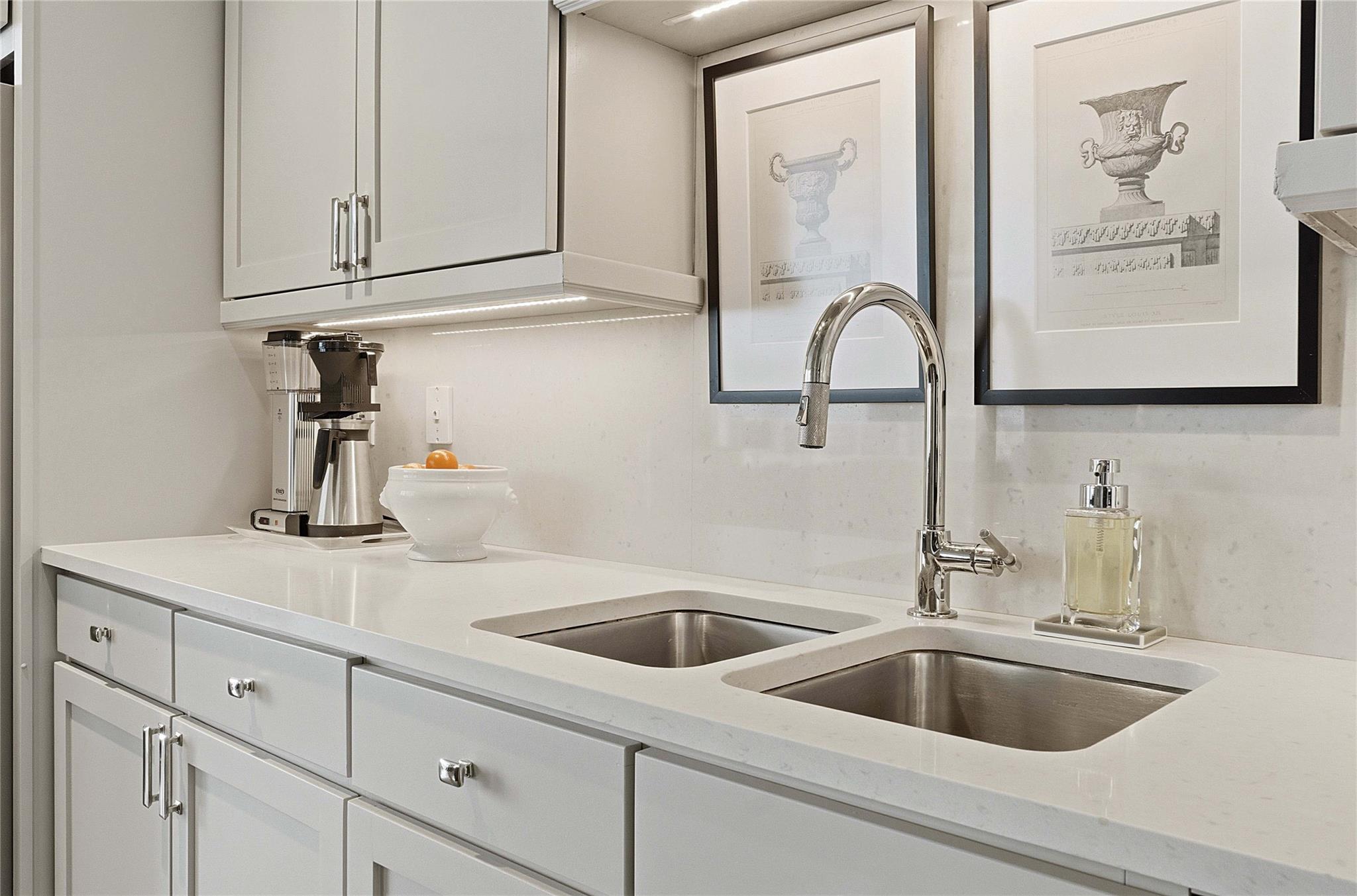 800 W 5th St # 1001, Austin, TX 78703