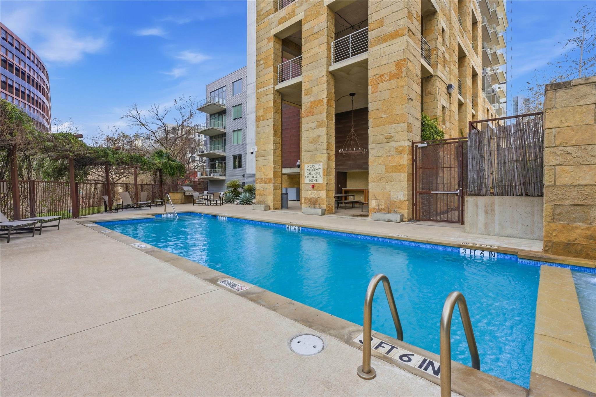 800 W 5th St # 1001, Austin, TX 78703