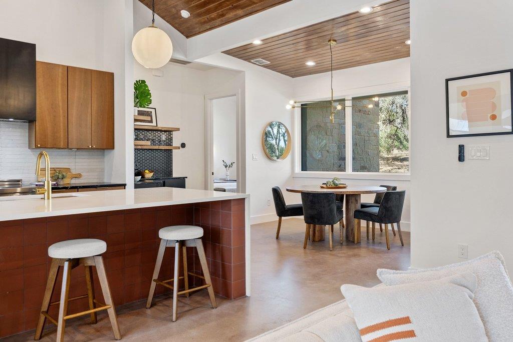 47 War Bonnet, Wimberley, TX 78676