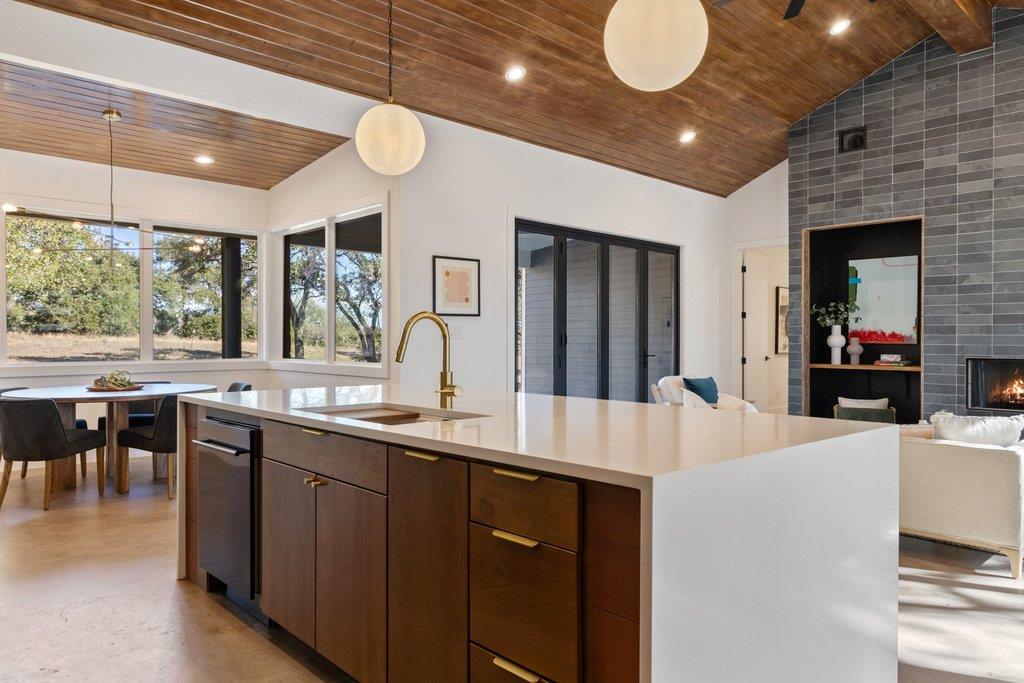 47 War Bonnet, Wimberley, TX 78676