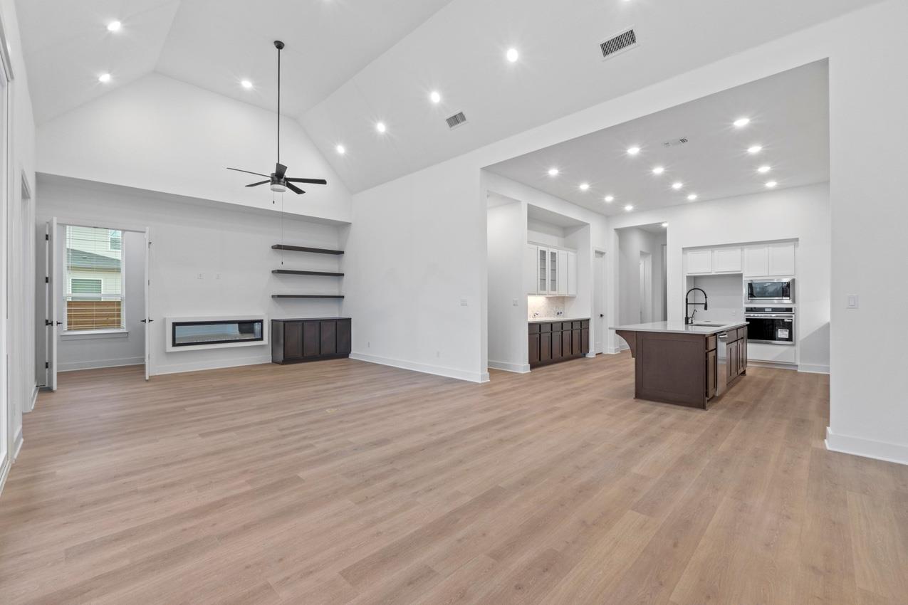 2013 Tobiano Trce, Georgetown, TX 78633