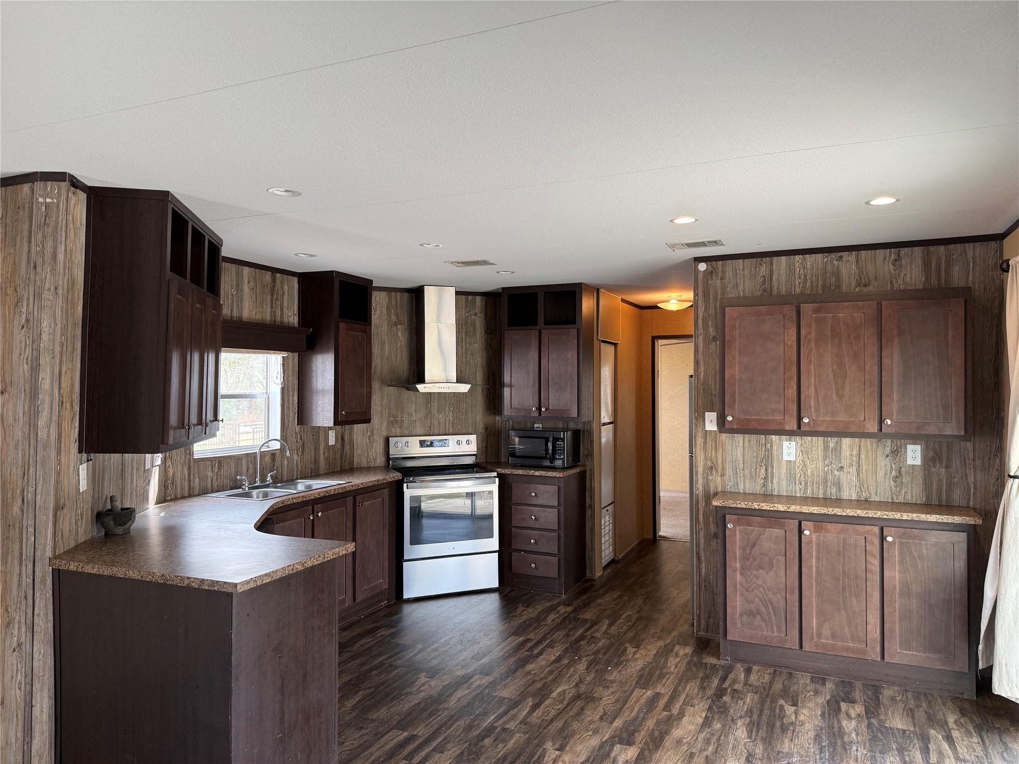 172 Old Potato Rd, Paige, TX 78659