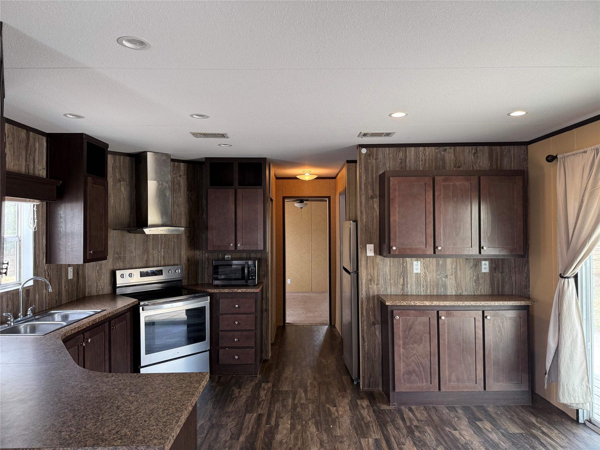 172 Old Potato Rd, Paige, TX 78659