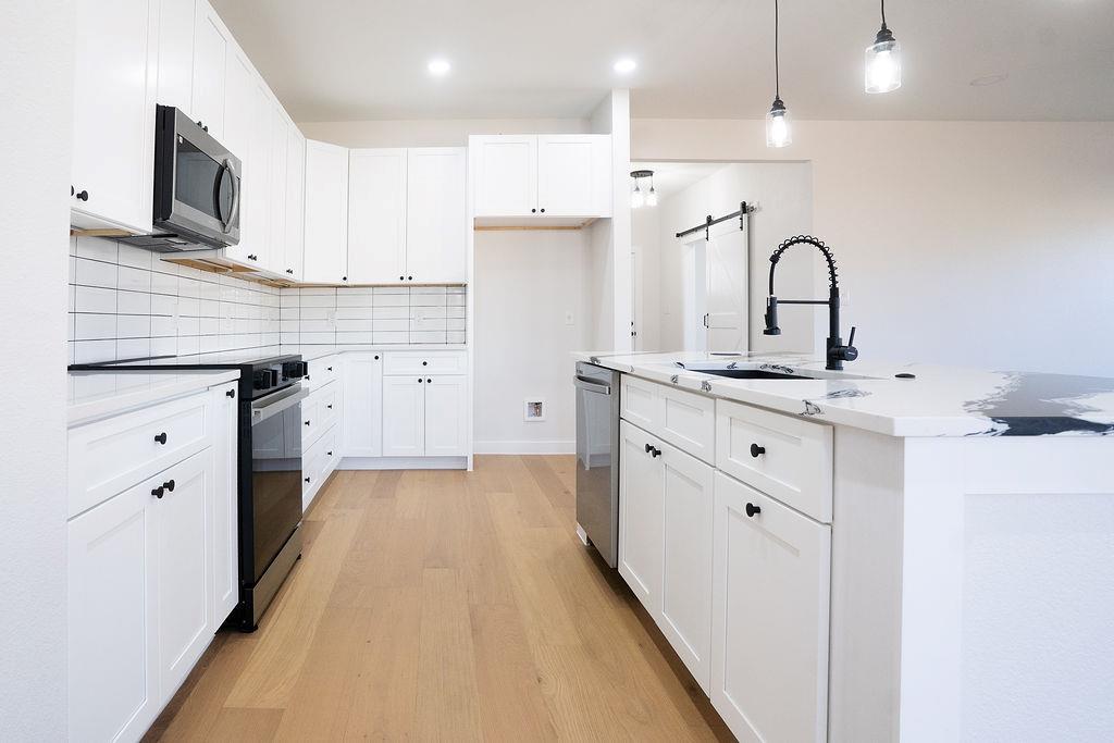 107 Keahi Ct, Bastrop, TX 78602