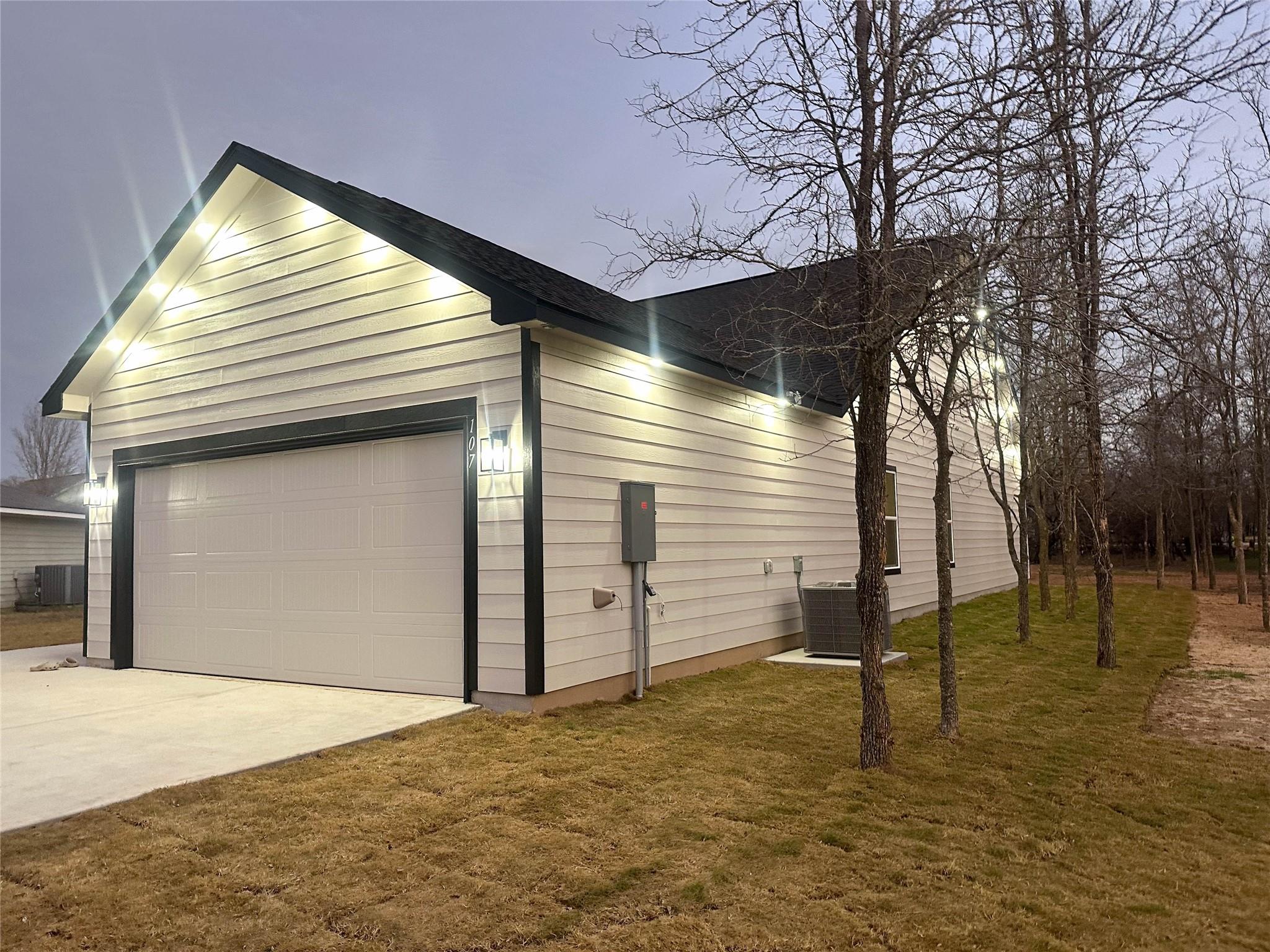 107 Keahi Ct, Bastrop, TX 78602