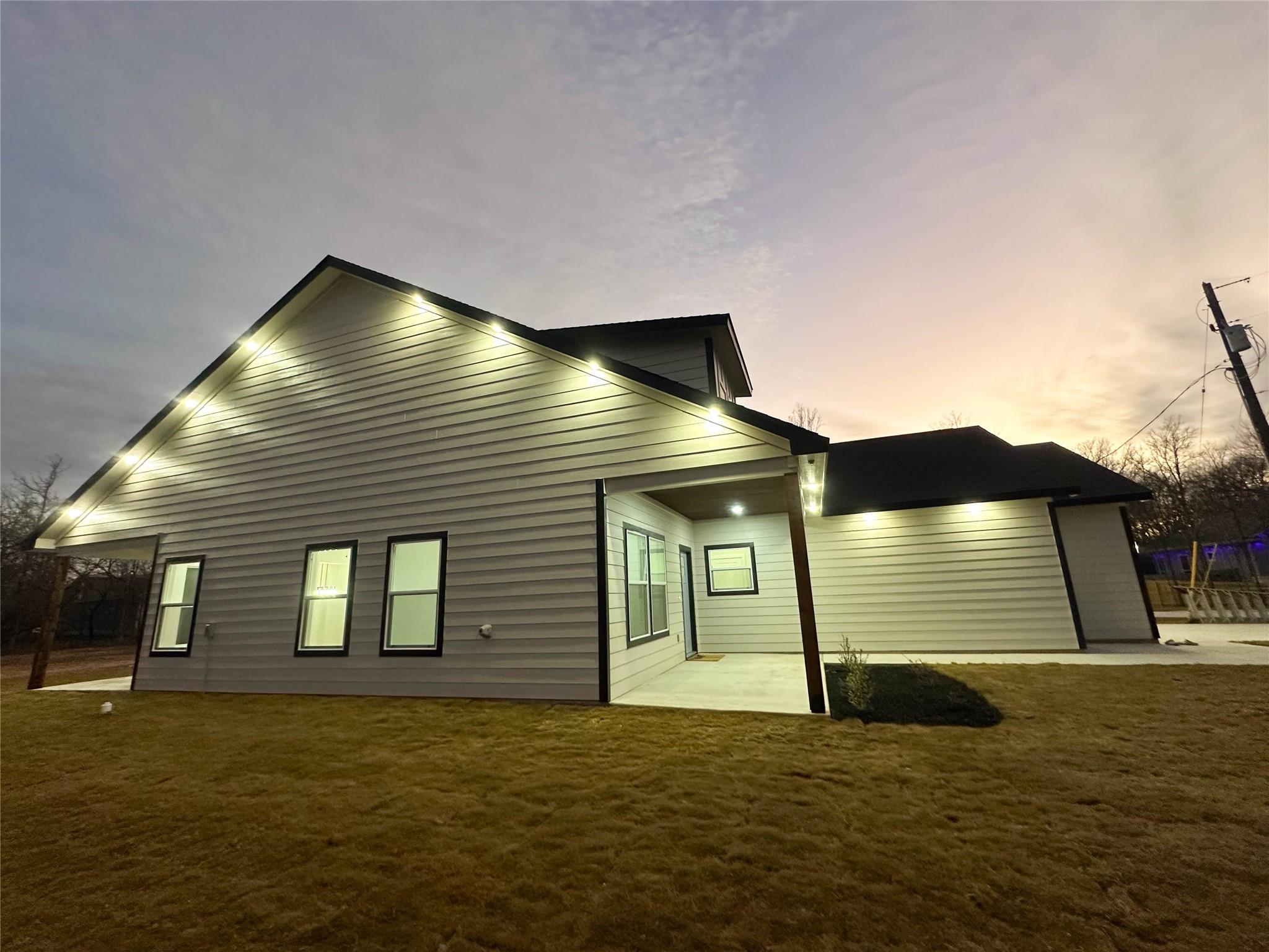 107 Keahi Ct, Bastrop, TX 78602