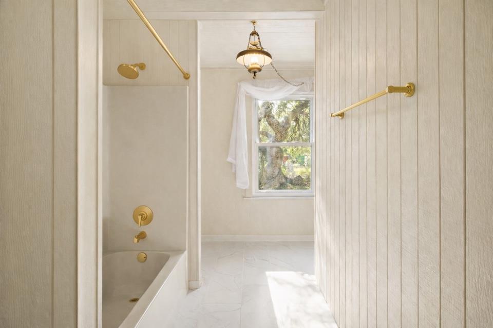 435 Spangenberg Rd, Blanco, TX 78623