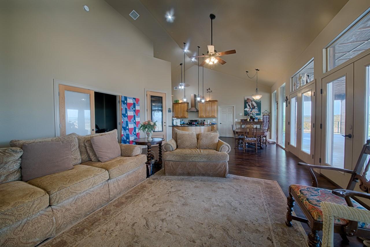 421 Chimney Cove Dr, Marble Falls, TX 78654