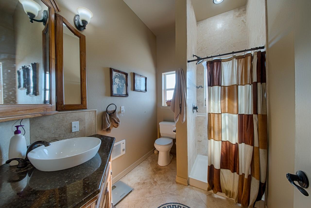 421 Chimney Cove Dr, Marble Falls, TX 78654