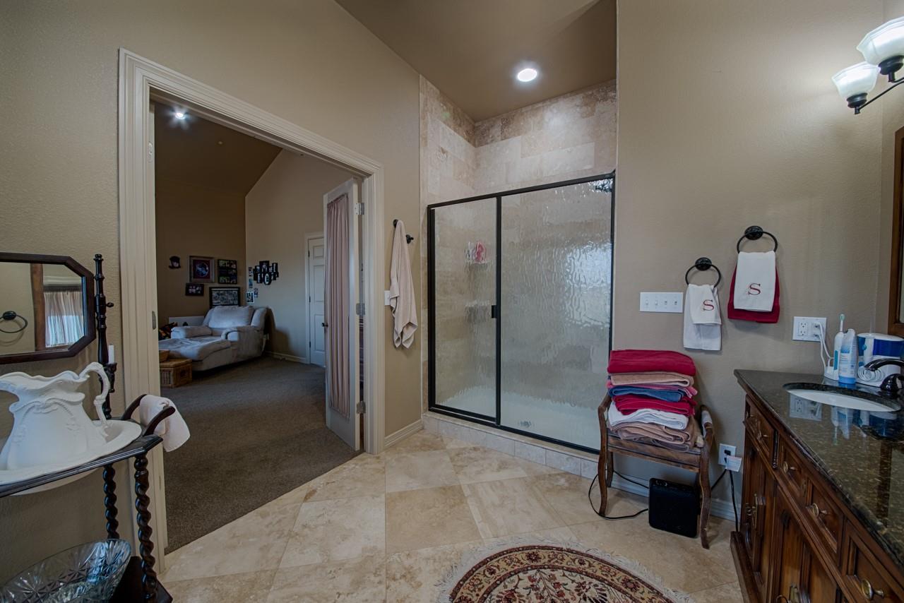 421 Chimney Cove Dr, Marble Falls, TX 78654