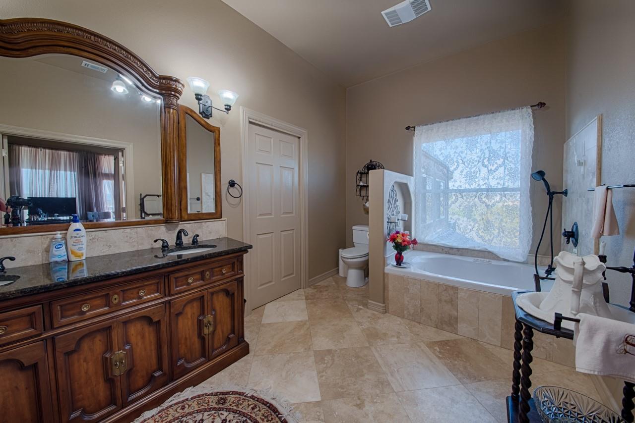 421 Chimney Cove Dr, Marble Falls, TX 78654