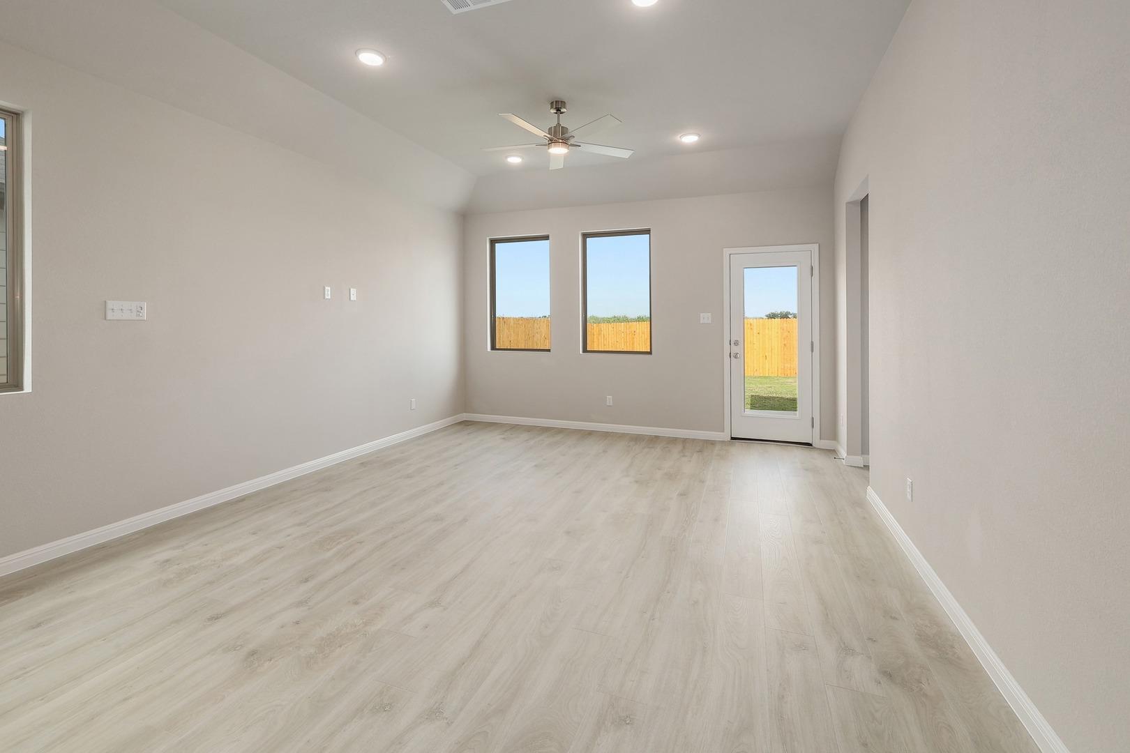 441 Lucky Ave, Elgin, TX 78621