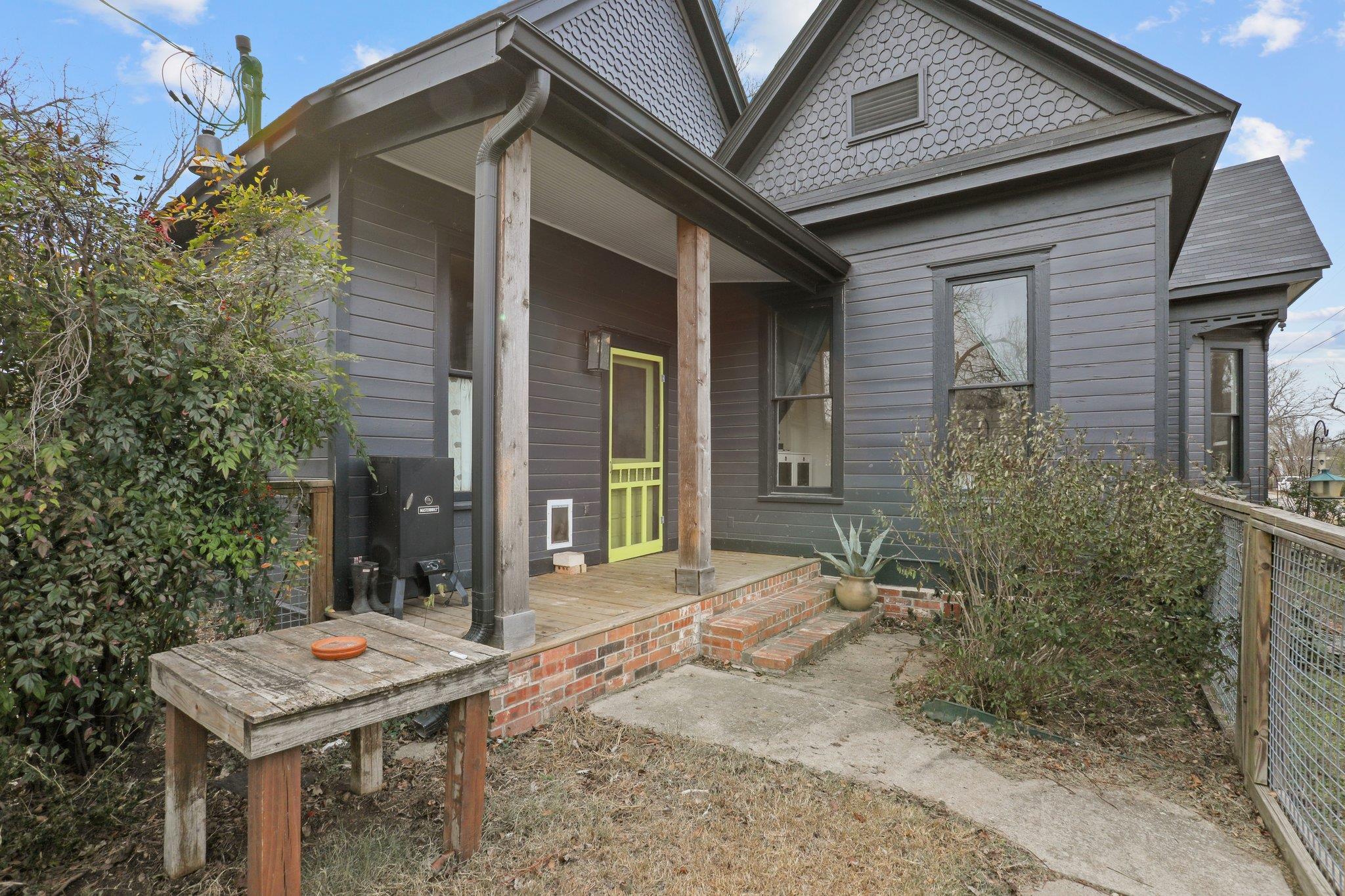 109 Taylor Rd, Elgin, TX 78621