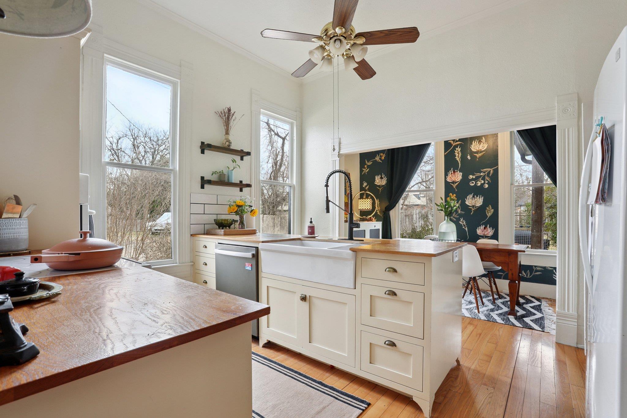 109 Taylor Rd, Elgin, TX 78621