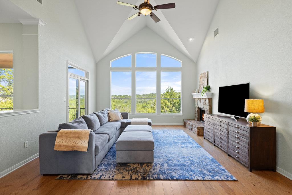 19200 White Horse Cv, Spicewood, TX 78669