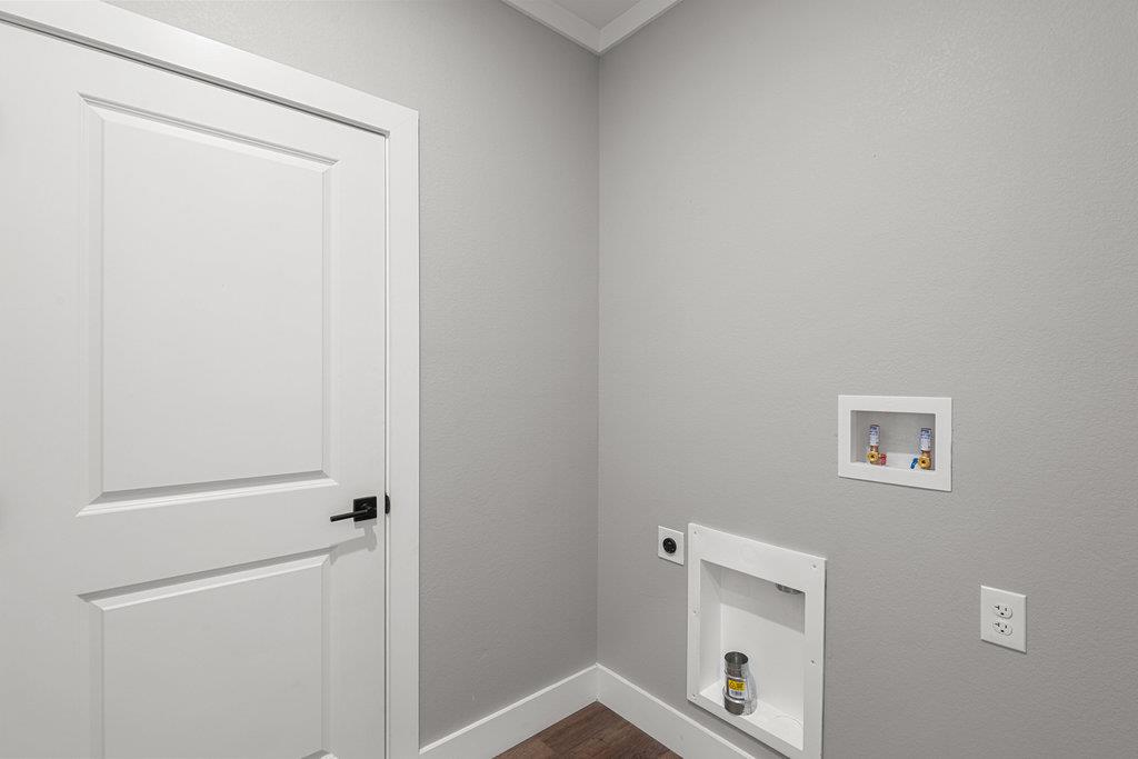 2029 Applewood Dr, Lockhart, TX 78644