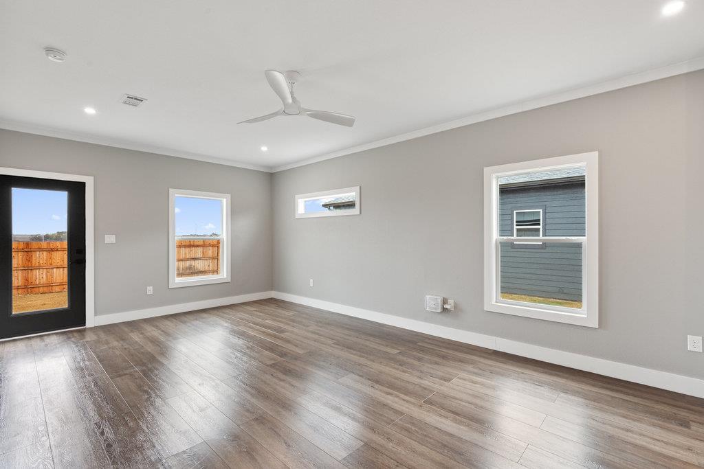 2029 Applewood Dr, Lockhart, TX 78644