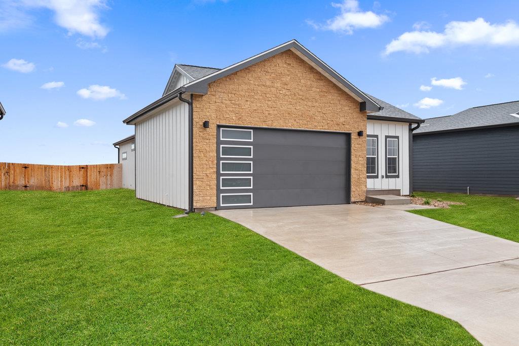 2029 Applewood Dr, Lockhart, TX 78644