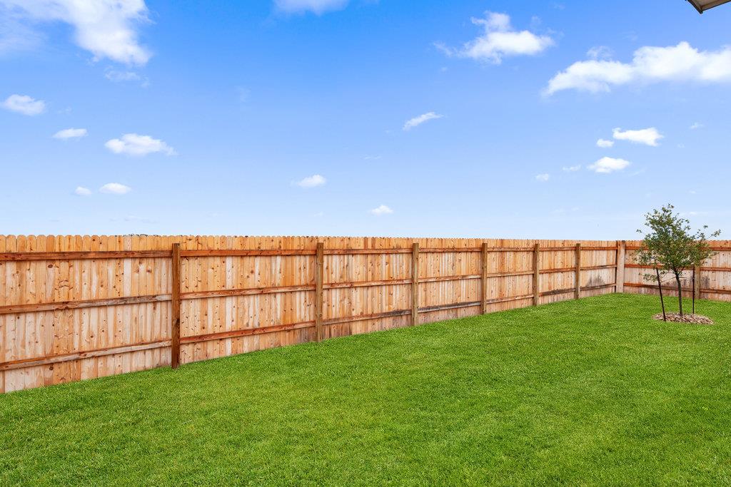 2029 Applewood Dr, Lockhart, TX 78644