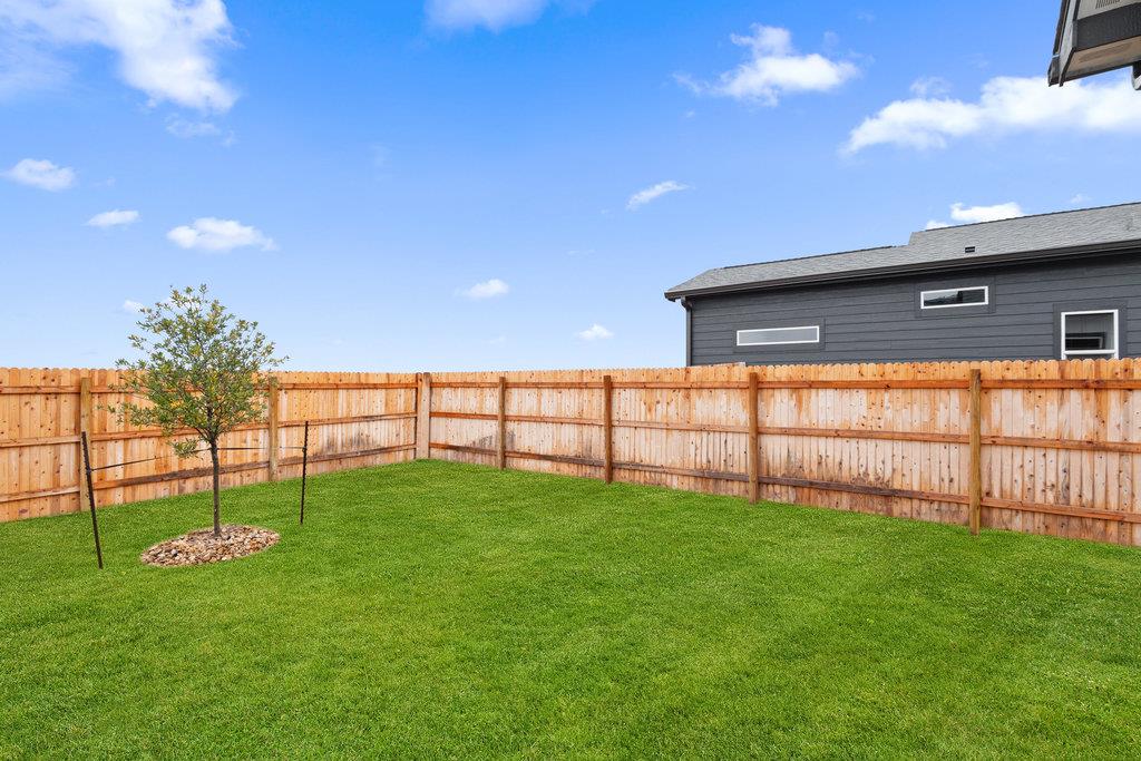 2029 Applewood Dr, Lockhart, TX 78644