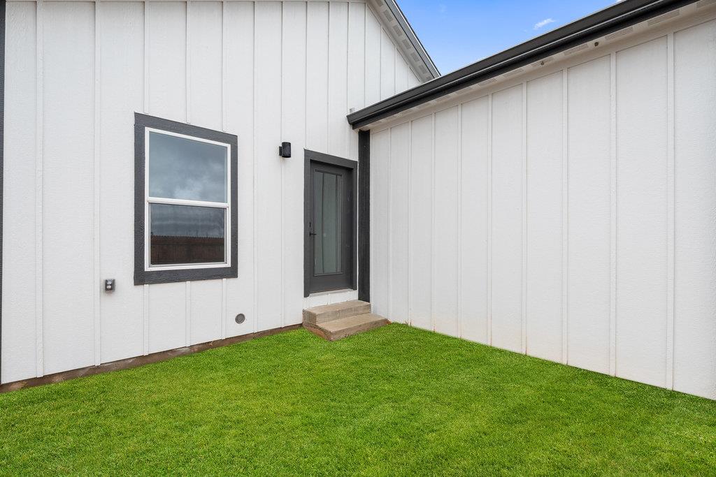 2029 Applewood Dr, Lockhart, TX 78644