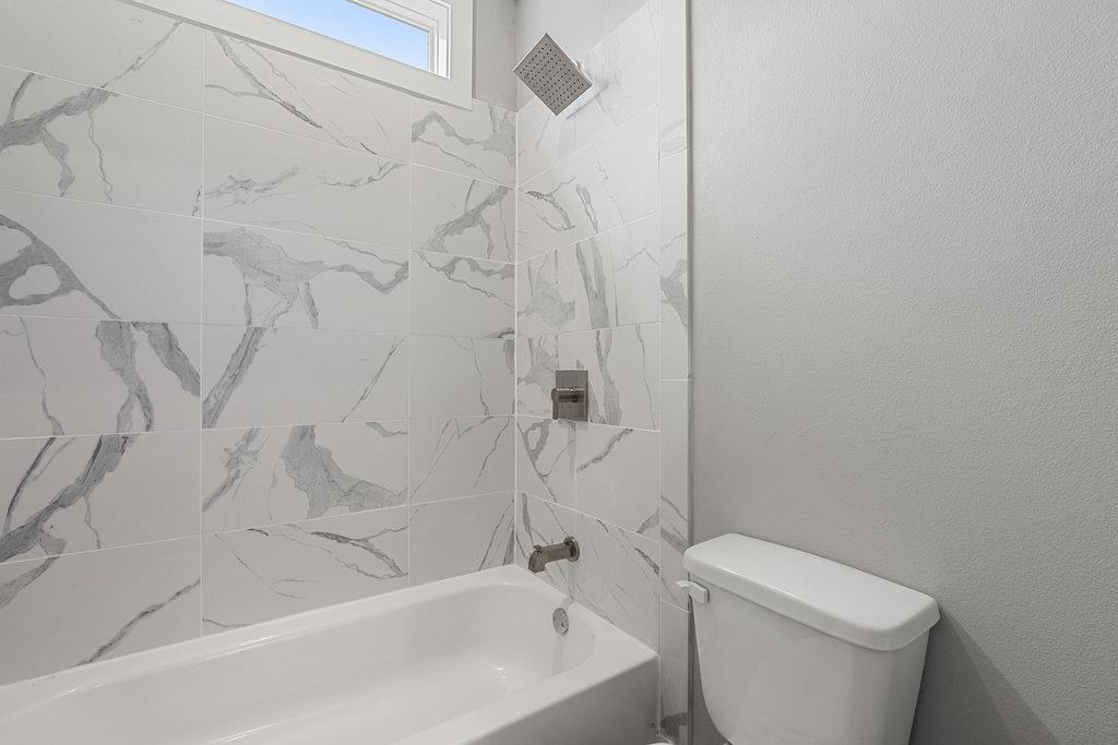 2029 Applewood Dr, Lockhart, TX 78644