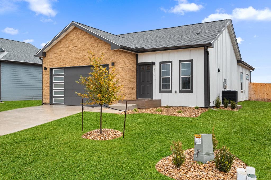 2029 Applewood Dr, Lockhart, TX 78644