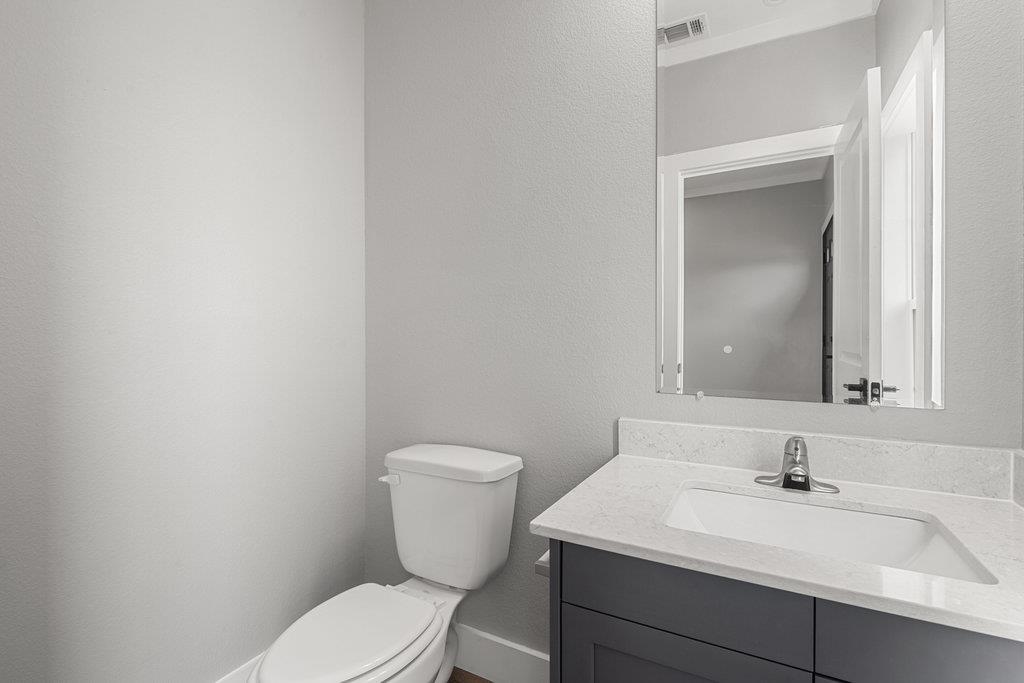 2029 Applewood Dr, Lockhart, TX 78644