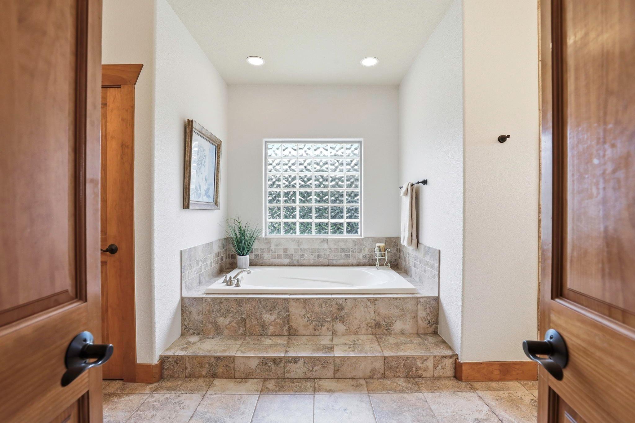 1041 Polo Club Dr, Austin, TX 78737