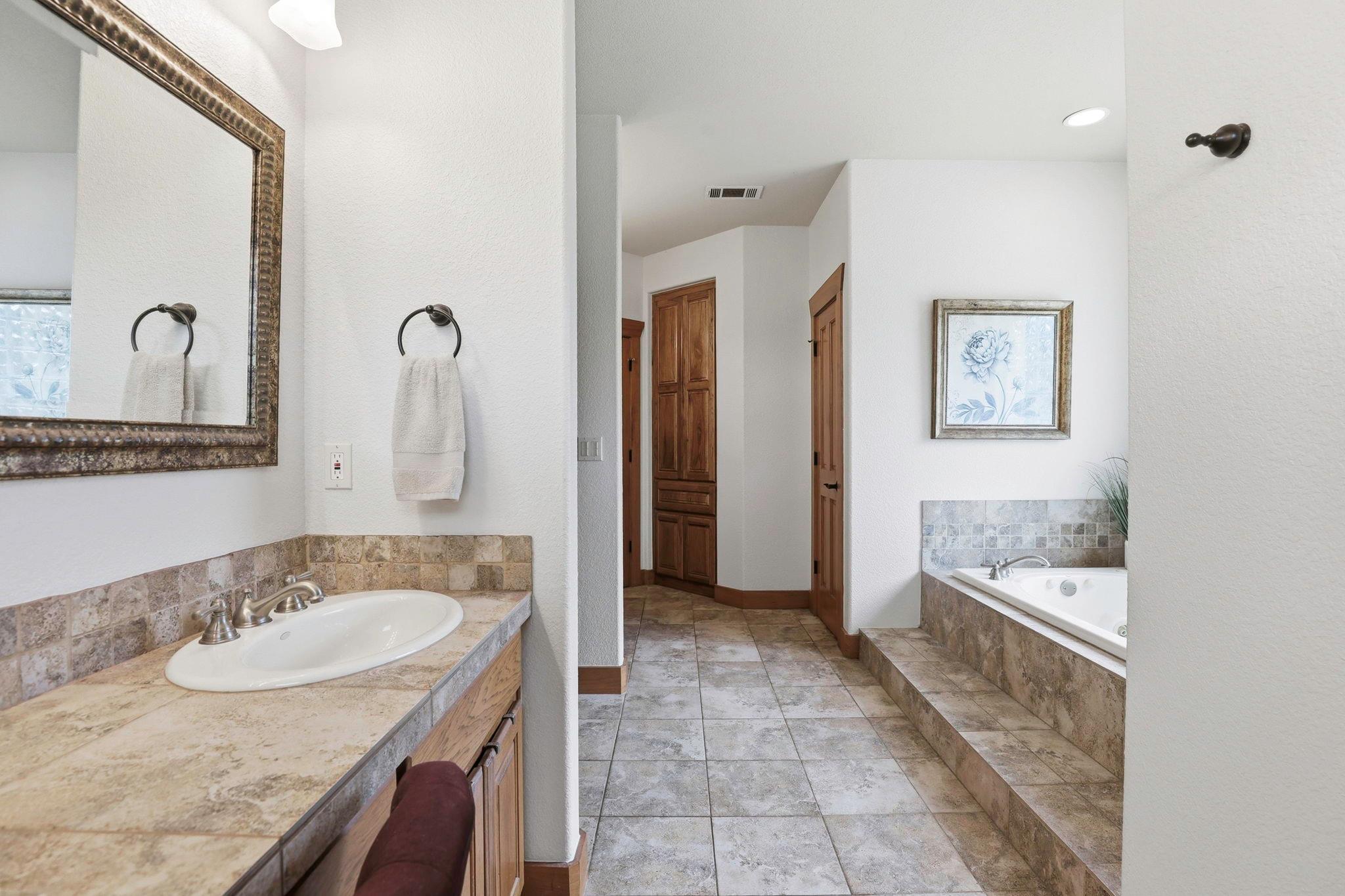 1041 Polo Club Dr, Austin, TX 78737