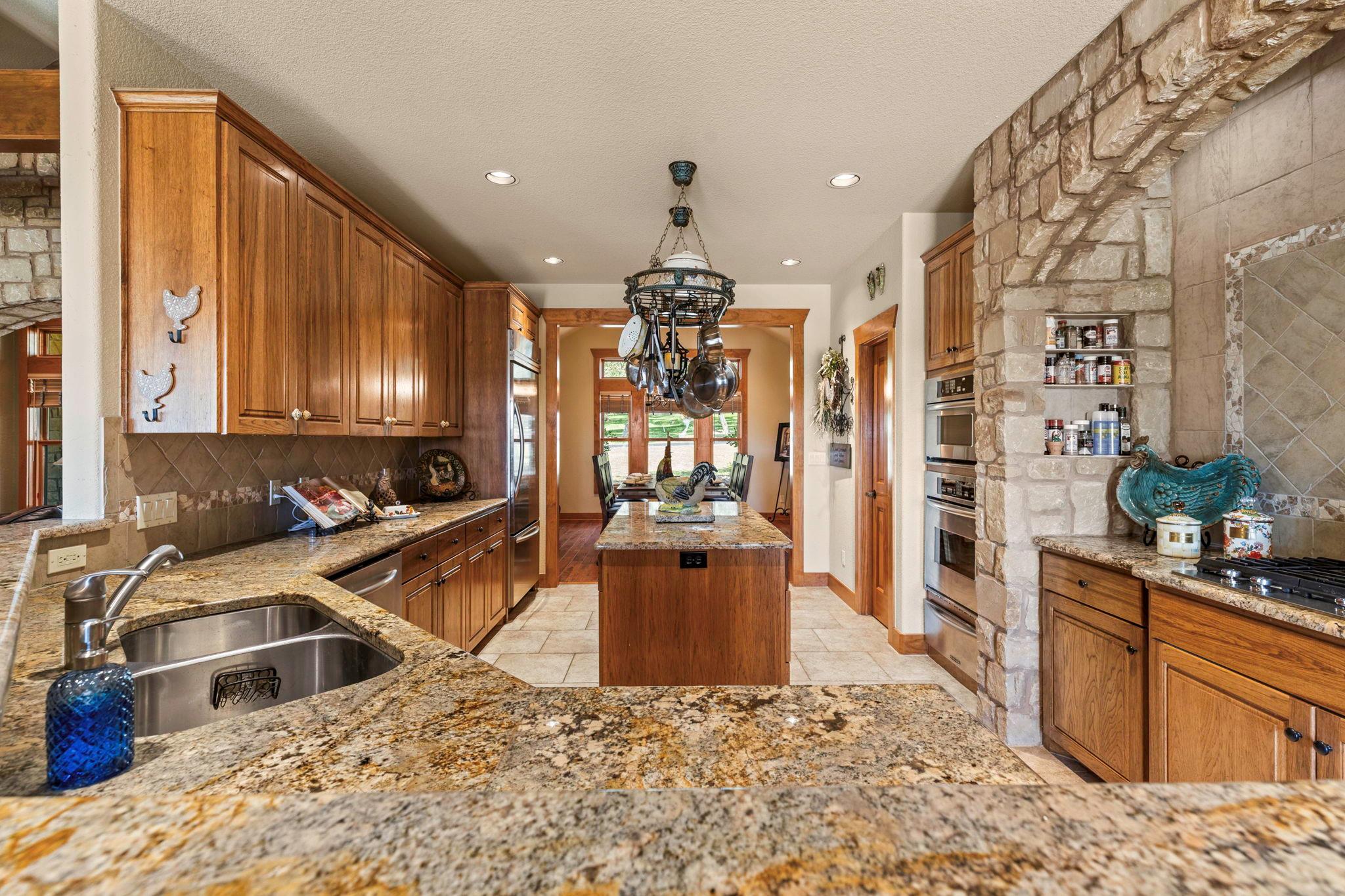 1041 Polo Club Dr, Austin, TX 78737